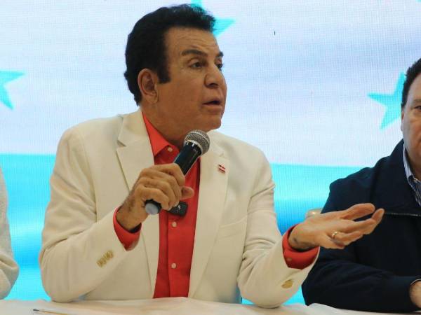 Nasralla en conferencia de prensa en la sede del Partido Liberal.