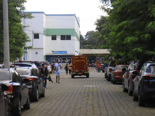 Los Bomberos llegaron al lugar para evitar que el cortocircuito ocasionara un incendio de grandes proporciones.