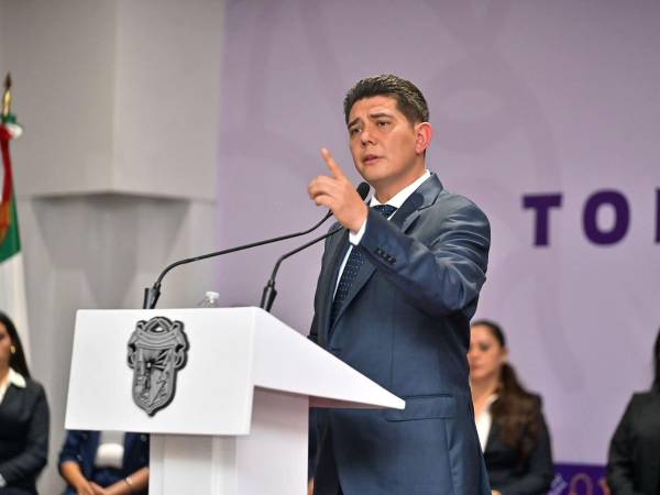 El asesinato del alcalde de <b>Chilpancingo</b>, Alejandro Arcos Catalán, ocurrido el pasado domingo 6 de octubre, se suma a una preocupante cadena de homicidios de figuras políticas en México. Este trágico evento agrava la crisis de <b>violencia</b> que azota al país, particularmente en el estado de <b>Guerrero</b>, una de las regiones más afectadas por la guerra entre <b>grupos criminales</b>.