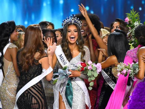 Alma Cooper, representante del estado de Michigan, fue coronada como Miss USA 2024.