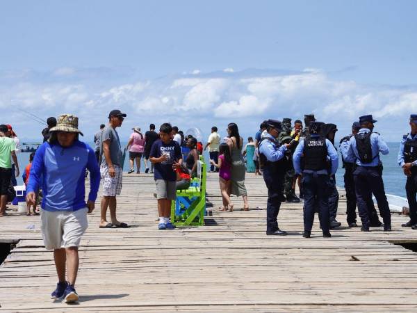 La mayoría de las playas de la zona norte de Honduras estuvieron concurridas por turistas.