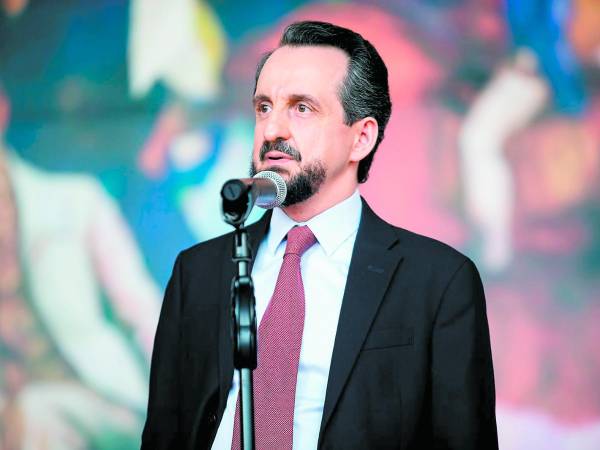 Las bases de Libre no lo aceptan como candidato.