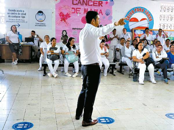 <b><span class=mln_uppercase_mln>Paro.</span></b> Enfermeros realizaron asambleas informativas en el país.