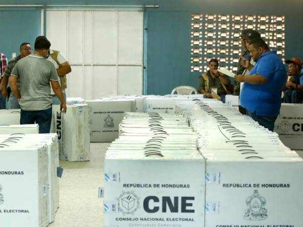 Los sectores restantes del Distrito Central recibirán el material electoral a lo largo de esta mañana.