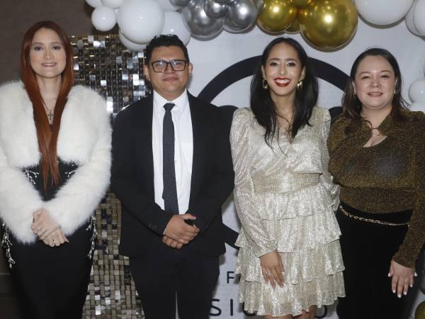 Claudia Avilez (Vocal II), Miguel Alvarado (secretario Actas), Susan Ocampo (presidenta) y Sinthia Paz (vocal I).