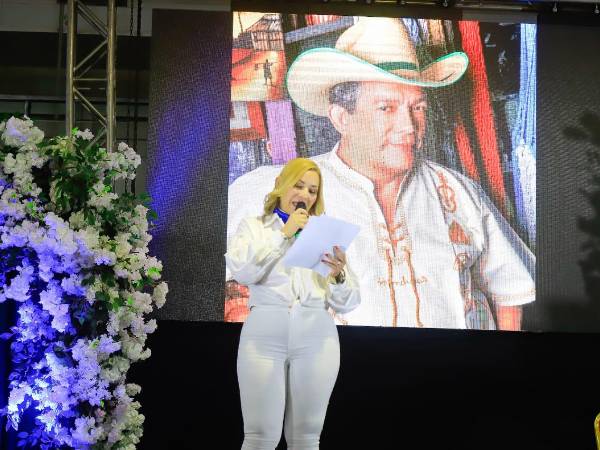 Jemima Canelas agradeció a todos los presentes por su apoyo y cariño.
