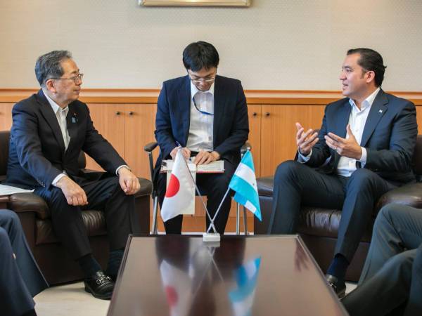 Héctor Zelaya se reunió con el ministro de Infraestructura, Tierra, Transporte y Turismo de Japón, Saito Tetsuo.