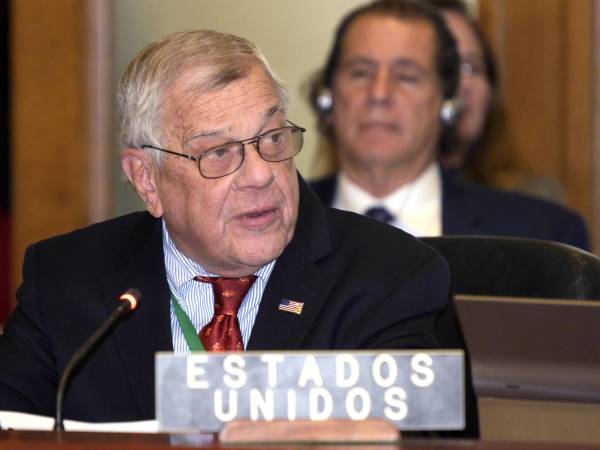 El alto funcionario de la Oficina de Asuntos del Hemisferio Occidental de Estados Unidos, Michael Kozak, habla durante una sesión extraordinaria del consejo permanente de la Organización de los Estados Americanos (OEA). Imagen de archivo. EFE/ Lenin Nolly