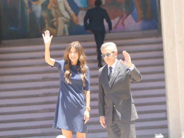 El embajador de Honduras en Estados Unidos, Roberto Flores Bermúdez, recibió a Kristi Noem, enviada especial del Escudo de las Américas en Casa Presidencial.