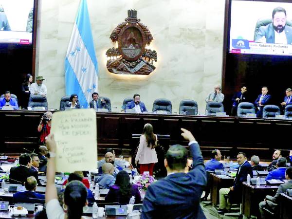 El CN está en medio de una nueva polémica por la negativa de Redondo de someter a discusión la renuncia de Salvador Nasralla.
