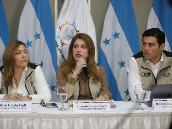 Los consejeros del CNE, Ana Paola Hall, Cossette López y Marlon Ochoa.