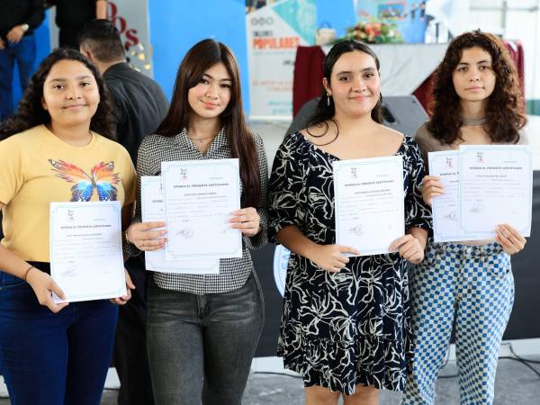 Kathy Padilla, Yensi Ramos, Katia Cárcamo y Rosa May