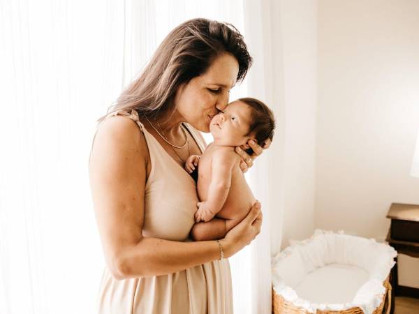 La Clínica Cleveland nota que se usa un bisturí para extirpar el prepucio. Una vez se completa, se coloca un ungüento y gaza en el pene para ayudar a curarlo. No es necesario dar puntos y el procedimiento tarda unos 20 minutos.