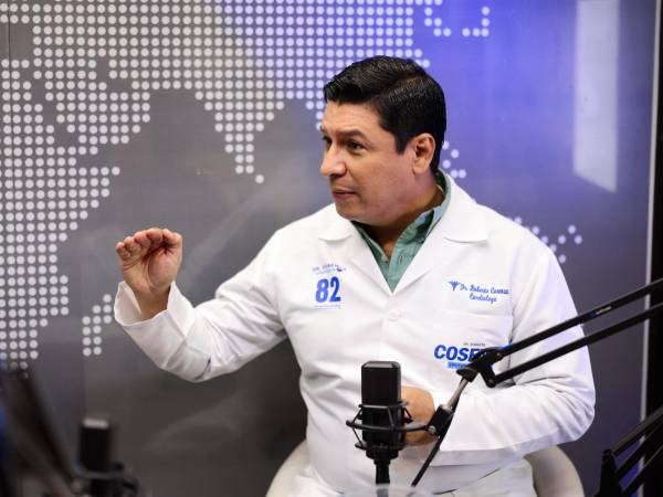 Cosenza se graduó como médico en Cuba, pero no comparte el comunismo.