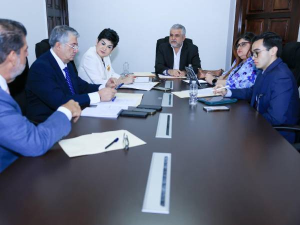 Autoridades del Gobierno y representantes del sector privado durante la reactivación del Consejo Nacional Logístico, iniciativa orientada a fortalecer la cadena logística y la competitividad del país.