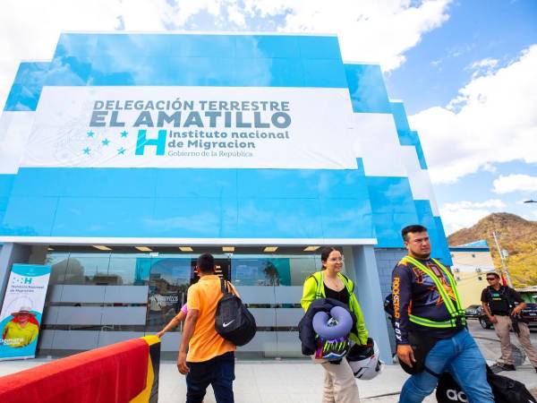 La presidenta Xiomara Castro inauguró las remodeladas instalaciones de la Delegación Terrestre El Amatillo, en la frontera entre Honduras y El Salvador, como parte de las últimas obras de su mandato.