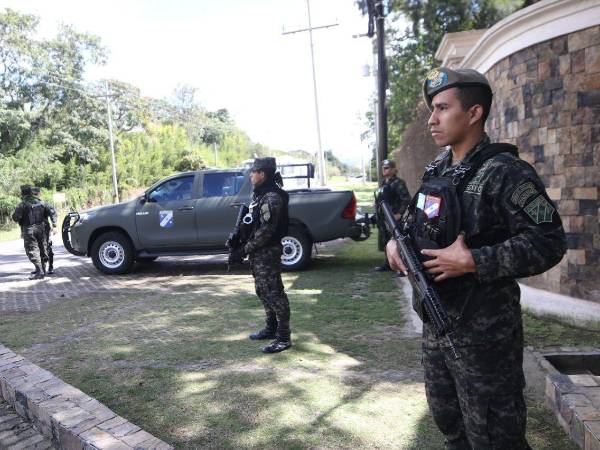 Seguridad presidencial en casa de Nasry Asfura.