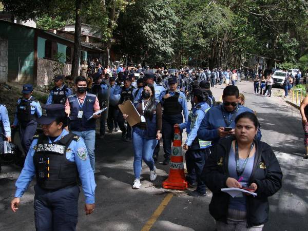 Al menos 15 familias enfrentan un proceso de desalojo la mañana de este jueves 15 de enero en el sector de La Estanzuela, ubicado en el kilómetro 4 de la carretera hacia El Picacho, en el Distrito Central.