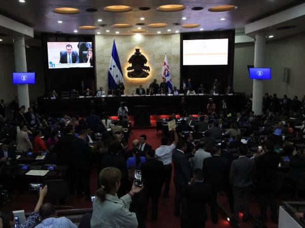 La comisión tiene el mandato de instalarse de manera inmediata para definir el procedimiento de invitación, recepción de hojas de vida y la realización de audiencias públicas.