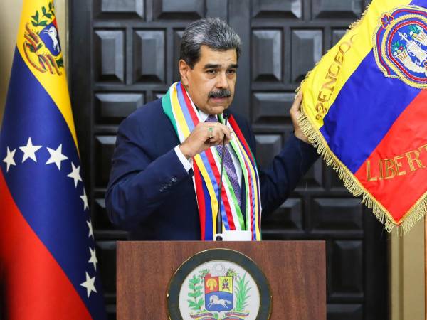 Fotografía cedida por el Palacio de Miraflores del presidente de Venezuela, Nicolás Maduro, hablando este miércoles, en Caracas (Venezuela).