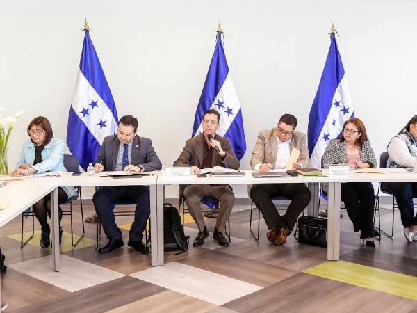 Sector trabajador alista propuesta en mesa salarial.