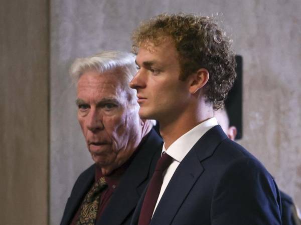 El exmarine estadounidense, Daniel Penny, a su salida de una corte en Nueva York.