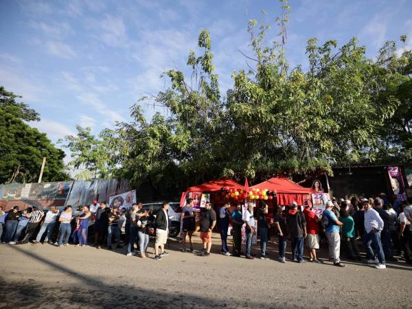En San Pedro Sula, la población salió a votar temprano.