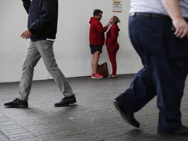 La farmacéutica advirtió que Foundayo puede causar tumores en la tiroides, incluido cáncer de tiroides y dijo que no se recomienda su uso si la persona o algún miembro de su familia tuvo un tipo de cáncer de tiroides llamado carcinoma medular.