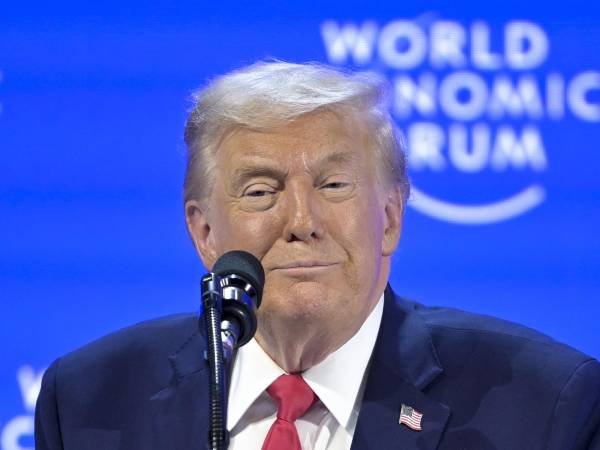 Cientos de manifestantes protestaron en los momentos previos a la llegada del presidente estadounidense.