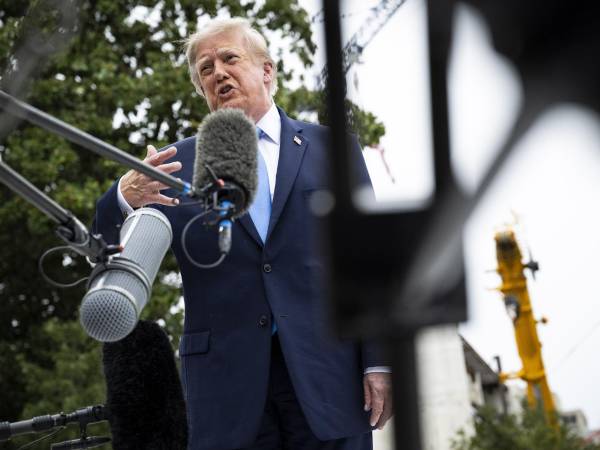 FOTO ARCHIVO. El presidente de Estados Unidos, Donald Trump, habla con los medios en Washington, DC, (EE.UU.) el 3 de octubre de 2026. EFE/EPA/GRAEME SLOAN / POOL
