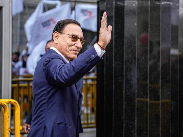 El expresidente de Perú Martin Vizcarra está acusado de presuntamente haber recibido un total de unos 2,4 millones de soles (unos 710.000 dólares) por la construcción del Hospital de Moquegua y de Obrainsa por el proyecto de irrigación Lomas.