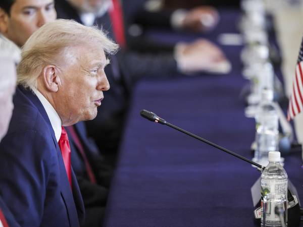 El presidente de Estados Unidos, Donald Trump, habla durante la reunión cumbre Japón-EE. UU. con la primera ministra japonesa Sanae Takaichi en la Casa de Invitados del Estado del Palacio de Akasaka, en Tokio, Japón, el 28 de octubre de 2025.