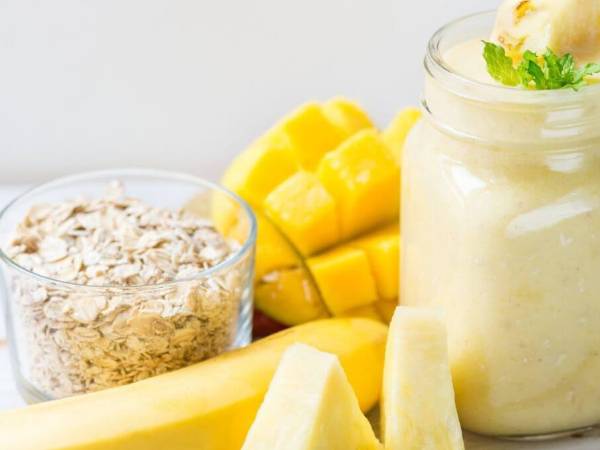El licuado de mango y piña, es una bebida que además de ser deliciosa y refrescante, posee muchos nutrientes que pueden ayudarte a mejorar tu salud. Esta receta es una increíble propuesta por su combinación de frutas.