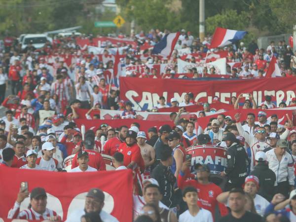 La llegada de la Ultra Fiel al Estadio Nacional.