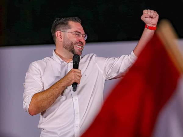 El precandidato presidencial del <b>Partido Liberal (PL)</b>, Jorge Cálix, hizo un enfático llamado a la <b>unidad interna</b> de su partido de cara a las elecciones primarias, instando a garantizar un proceso <b>transparente y cohesionado</b>.