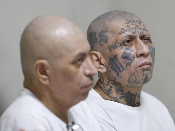 Miembros de pandillas recluidos en el Centro de Confinamiento del Terrorismo (Cecot) de El Salvador. Fofografía utilizada con fines referenciales.