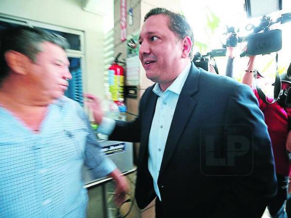 El exministro de Copeco, Gabriel Rubí, también fue requerido por la supuesta compra fraudulenta de ventiladores mecánicos.