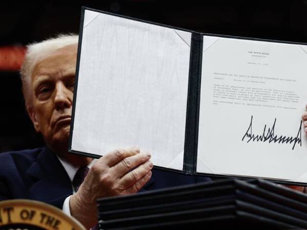 En su primer día como nuevo mandatario de Estados Unidos, el presidente Donald Trump firmó una larga lista de órdenes ejecutivas para desmantelar el legado de los demócratas y empezó a delinear lo que pretende sea la ruta económica de la nación.
