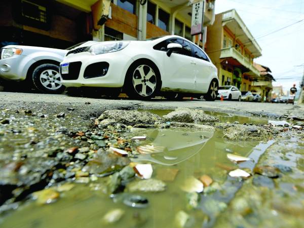 Las calles y avenidas de la ciudad necesitan mantenimiento periódico antes de que el daño sea mayor.