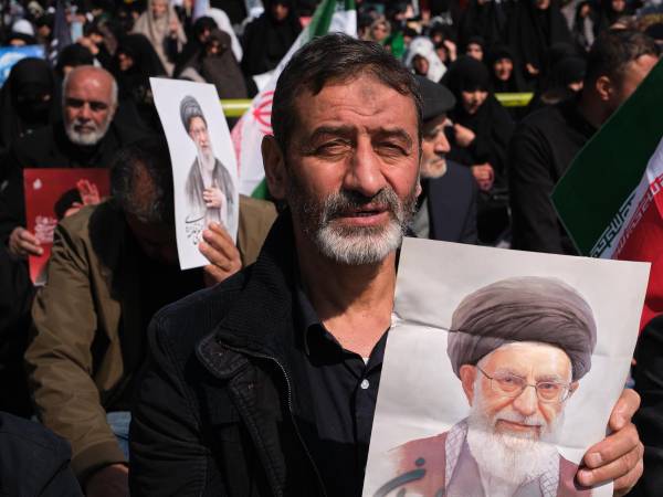 Iraníes recuerdan al difunto líder supremo de Irán Alí Jameneí en marzo de 2026. EFE/Jaime León