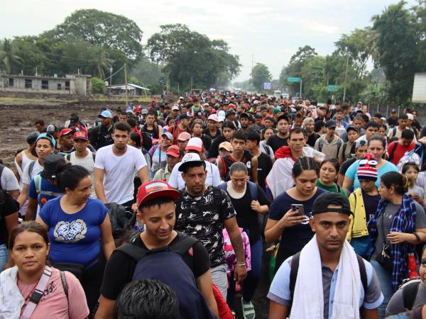 En la caravana también viajan migrantes de Colombia, Ecuador, Perú, Cuba, Haití, Honduras, Guatemala, Salvador, Nicaragua, entre otras nacionalidades.