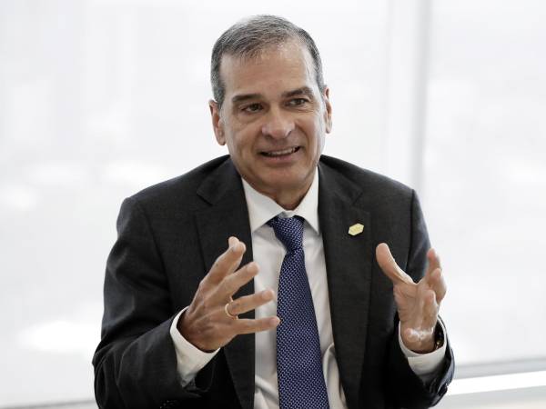 El gerente general de la farmacéutica Roche para Centroamérica, el Caribe y Venezuela, Álvaro Soto, en una entrevista en San José (Costa Rica).