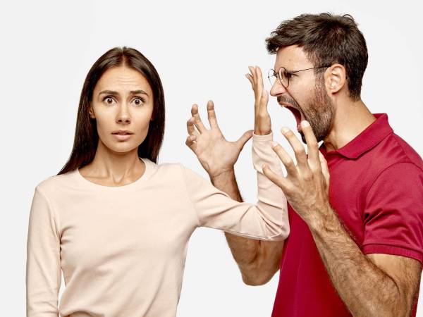 La manera positiva de ver las discusiones es entenderlas como el intento torpe de seres humanos que arrastran una historia cultural, emocional y lingüística.