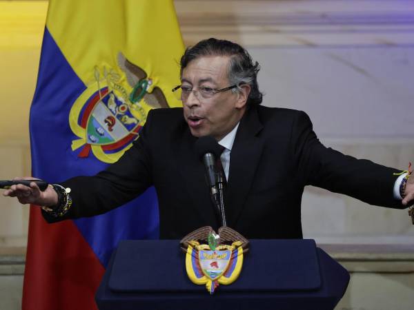 Desde alusiones a su vida sexual hasta referencias en latín, pasando por frases que terminaron en los tribunales o se convirtieron en tendencia en redes sociales, Petro hizo de la palabra una de las principales señas de identidad de su presidencia. EFE/Carlos Ortega/ARCHIVO