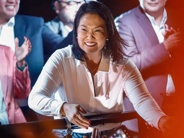 Fotografía de archivo de la presidenta electa de Perú, Keiko Fujimori (c). EFE/ Sebastián Blanco Salazar