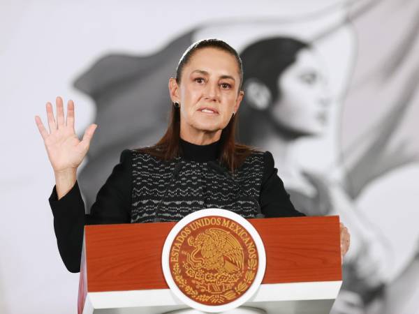 La presidenta de México, Claudia Sheinbaum, habla durante una rueda de prensa este miércoles, en el Palacio Nacional de Ciudad de México (México). EFE/ Mario Guzmán