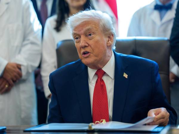 Trump escribió un mensaje en redes sociales anunciando que EE.UU. había lanzado un ataque poderoso y mortal contra Nigeria.