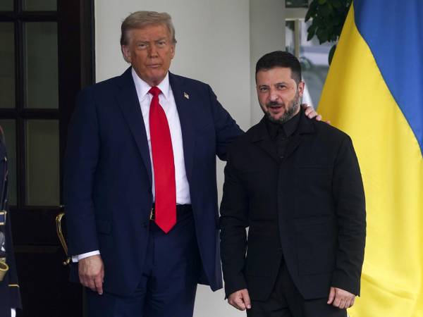 El presidente estadounidense, Donald Trump y su homólogo ucraniano, Volodimir Zelenski (d), en una foto de archivo.