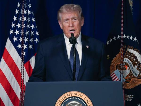 Captura de video de la cuenta oficial de la red social TruthSocial @realDonaldTrump del presidente de Estados Unidos, Donald Trump, hablando durante una declaración pública este domingo.