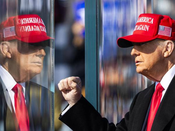 El expresidente de los Estados Unidos y actual candidato presidencial republicano Donald Trump se dirige a sus simpatizantes en un mitin de campaña en Lititz, Pensilvania, EE.UU., 03 de noviembre de 2024.